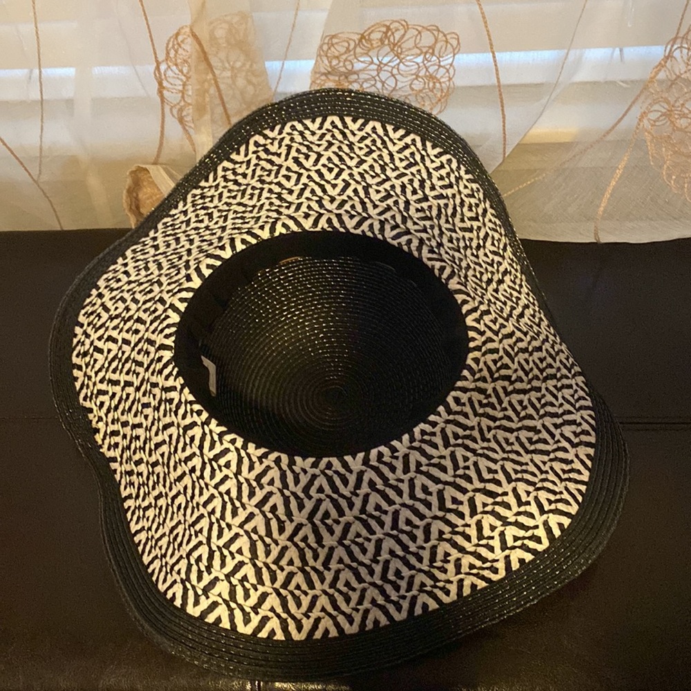 EUC Floppy Brim Hat - Picture 2 of 8